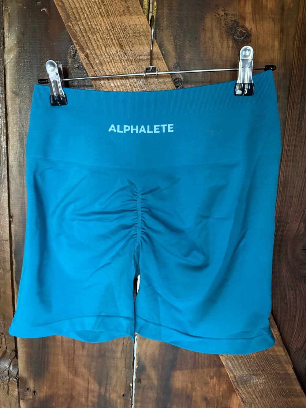 Alphalete women’s Amplify Gravity shorts 4.5” size large